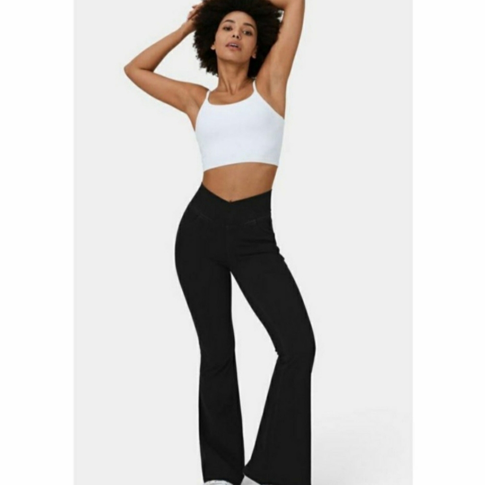 BNWT HALARA H.W. CROSSOVER POCKET FLARE LEGGINGS